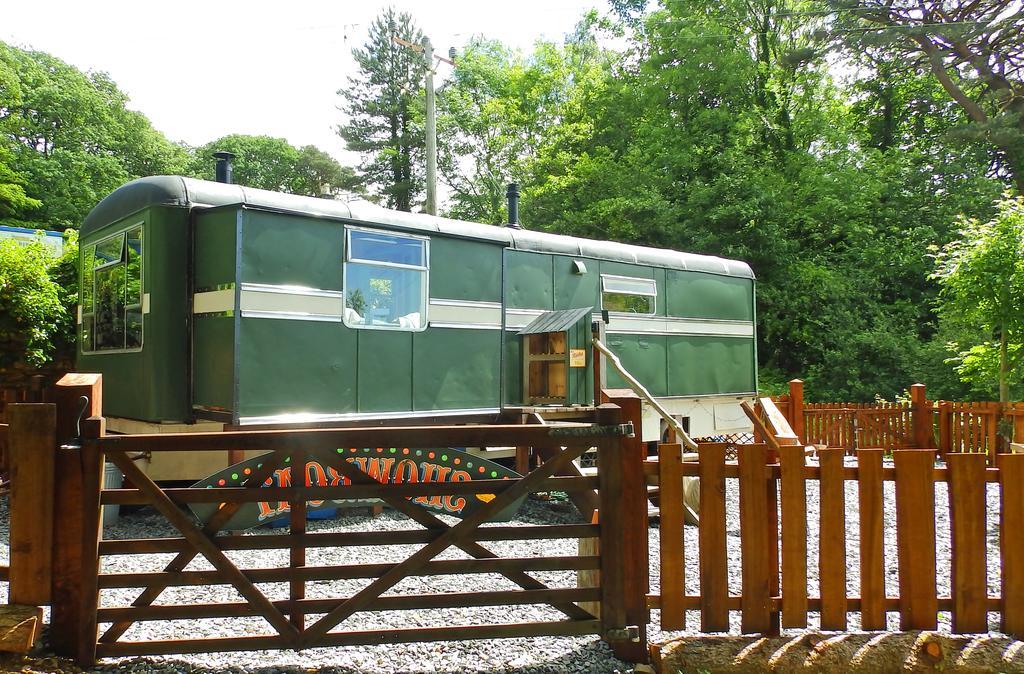 Showman'S Wagon At Coed Cae Dolgellau Exterior photo